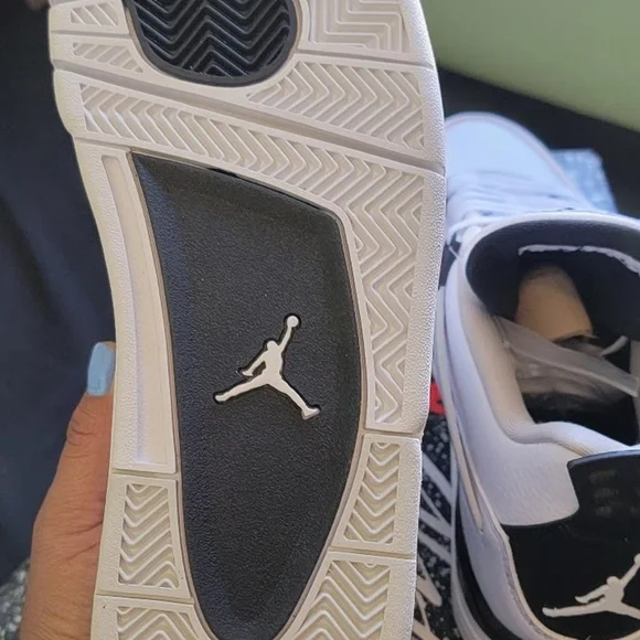 JORDAN 4 MILITARY BLACK